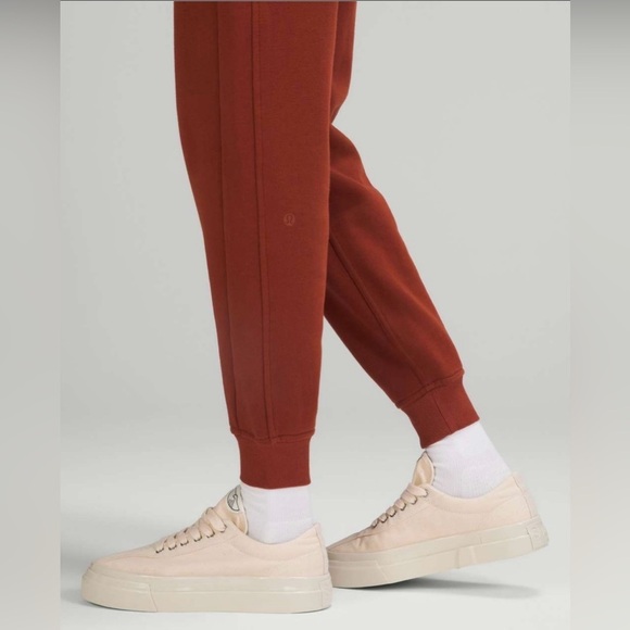 Lululemon Scuba High-Rise Jogger - Picture 12 of 13